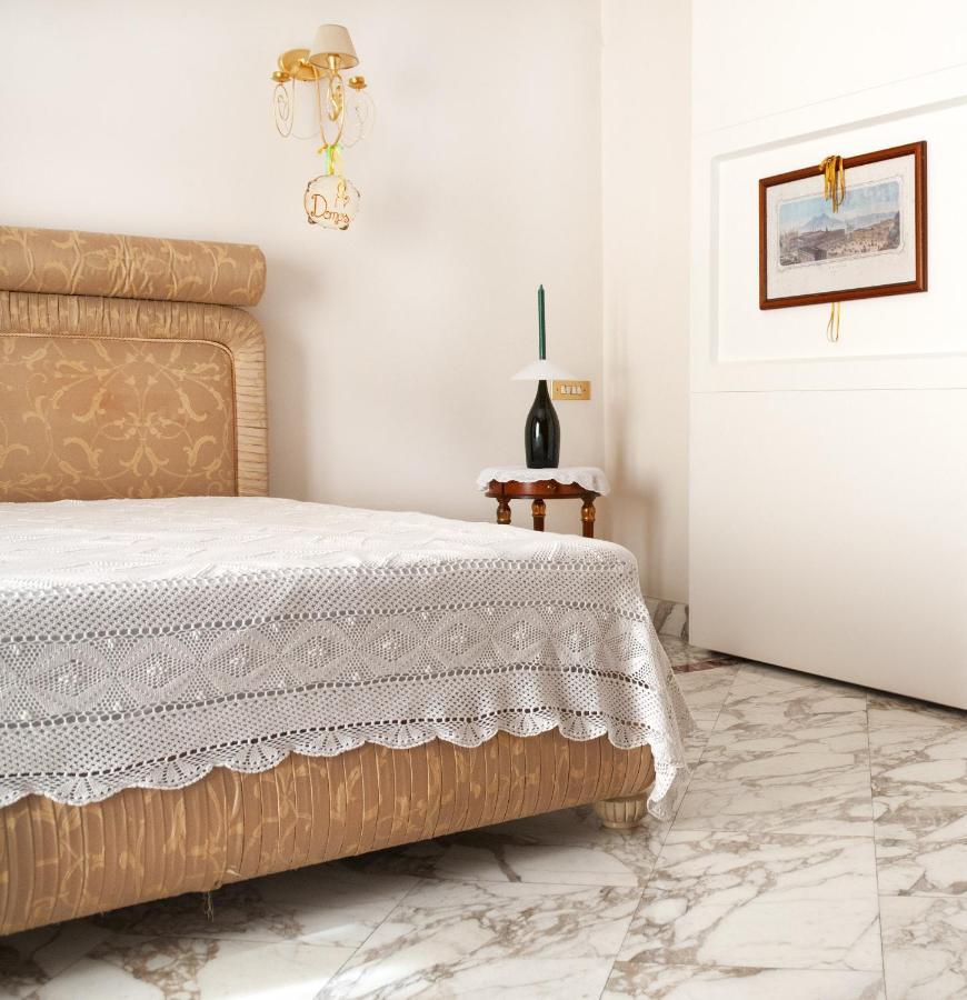 Artis Domus Bed & Breakfast Napoli Bagian luar foto